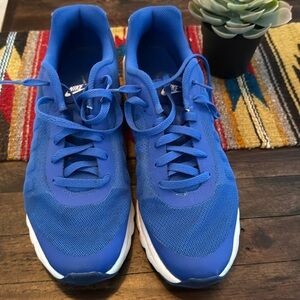 Nike Men’s Invigor athletic shoes size 10.5